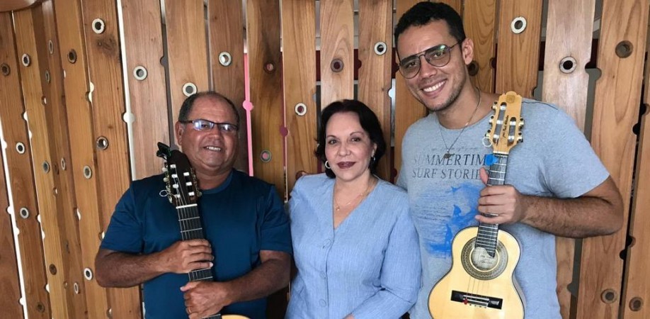 Professor Marco César, Dra. Ivânia de Barros Melo e João Paulo Albertim. (Foto: Thayse Medeiros)